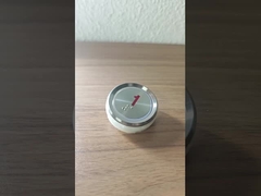 Los botones de la elevación duplican la superficie de acero inoxidable con Titanize