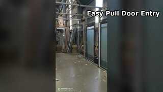 Puerta tirada a mano