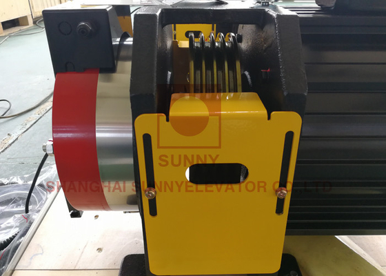 450 - 1350 kg Máquina de tracción sin engranajes con 2: 1 cuerda IP41 16 polos y DC110v Vol de freno
