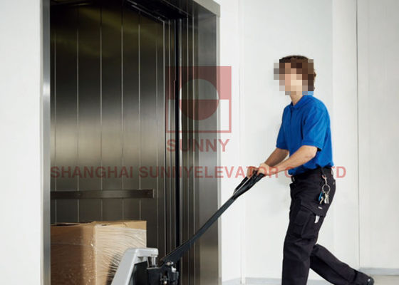 Carga 1000 - 5000kg elevación del elevador de carga de los gastos indirectos 4500m m Warehouse